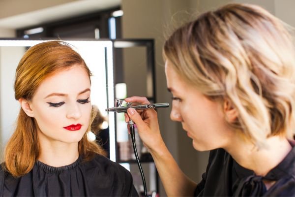 Top 5 Types of Bridal Makeup for 2025 4 airbrush makeup