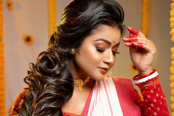 Top 5 Types of Bridal Makeup for 2025 5 high shine bridal makeup look