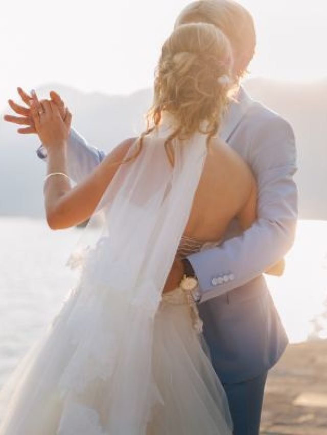 How to Pose Naturally for Candid Wedding Photos