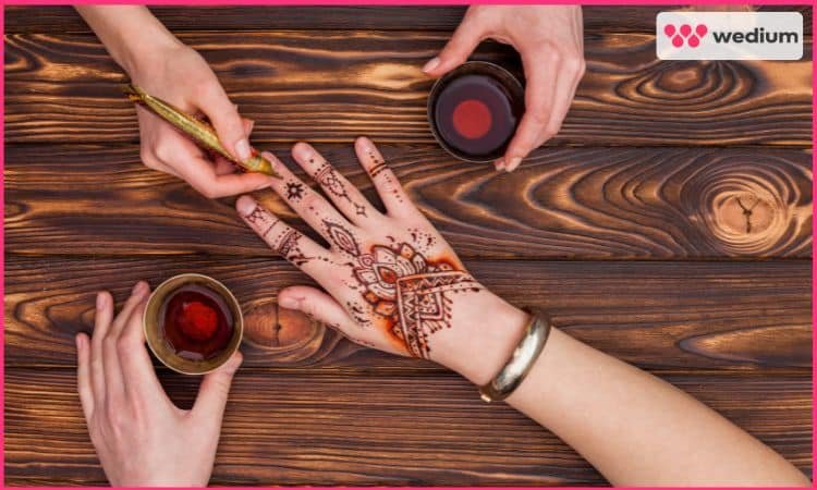Tips for Mehndi Aftercare: Keeping Your Design Vibrant 2 natural mehndi sealants and enhancers