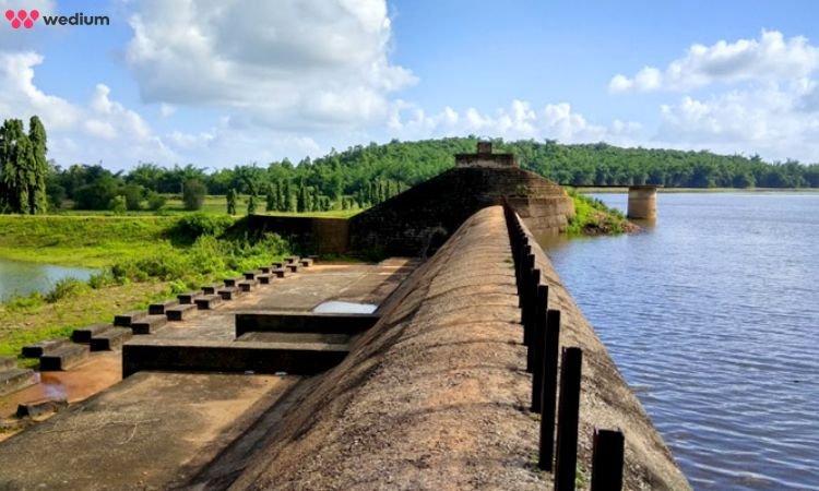 deras dam