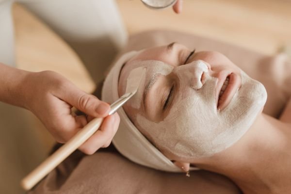 Bridal Makeup Dos and Don'ts: Common Mistakes to Avoid 2 Bridal facial