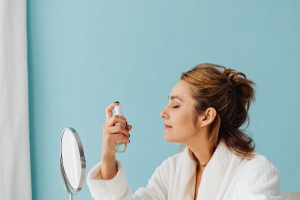 Bridal Makeup Dos and Don'ts: Common Mistakes to Avoid 5 makeup setting spray