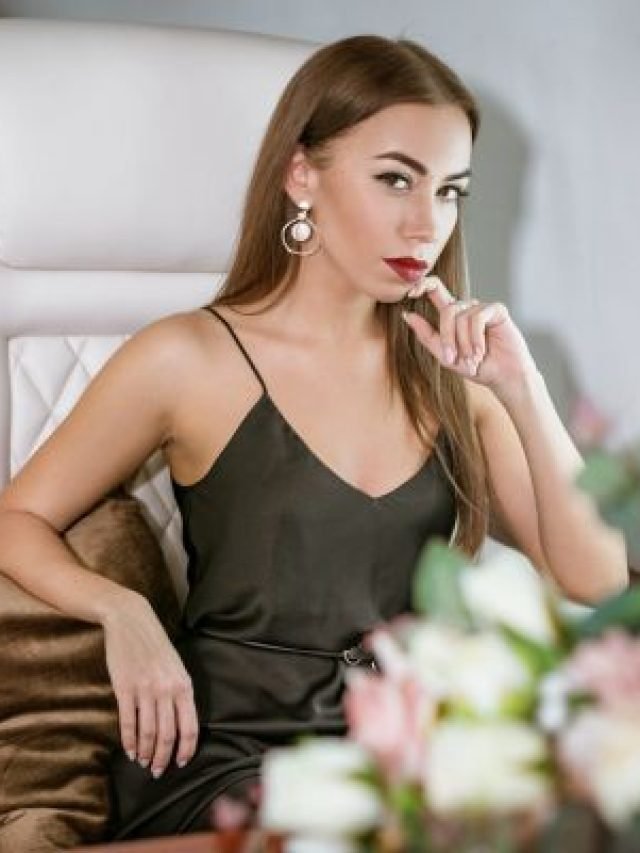 How To Recreate Celebrity Looks With Makeup Artistry?