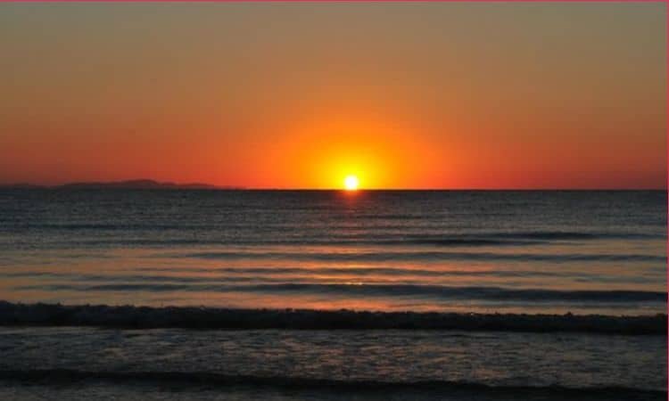 sunrise at golden beach is the best spot for pre-wedding photography