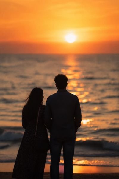 Couple Photography Poses: 15+ Romantic and Creative Ideas for Stunning Photos 14 couple photo idea