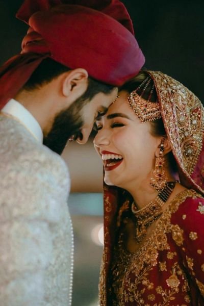 Couple Photography Poses: 15+ Romantic and Creative Ideas for Stunning Photos 4 forehead cute couple pose idea
