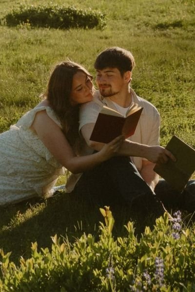 Couple Photography Poses: 15+ Romantic and Creative Ideas for Stunning Photos 16 reading book together couple poses